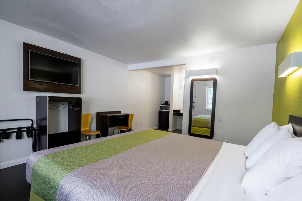 Fisherman'S Cove Inn Monterey Bagian luar foto