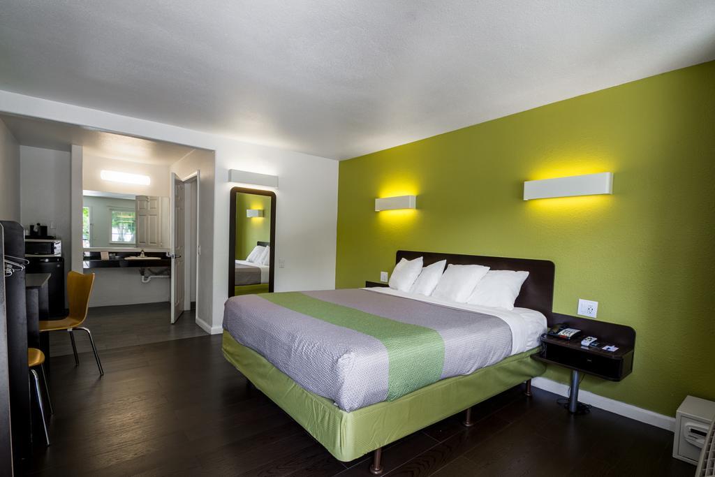 Fisherman'S Cove Inn Monterey Bagian luar foto
