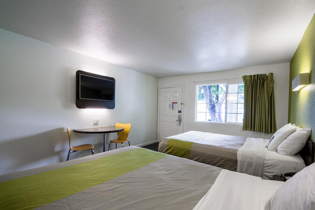 Fisherman'S Cove Inn Monterey Bagian luar foto